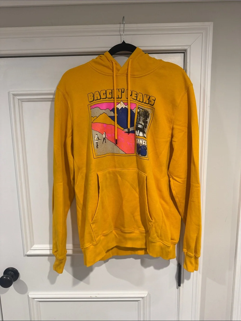 The North Face Baggin’ Peaks Graphic Hoodie Yellow Pullover Sweatshirt